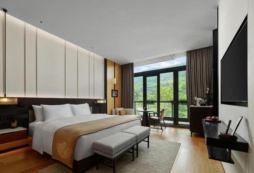 带大床的豪华间, Phoenix River Yixing