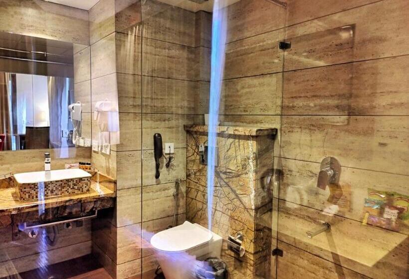 스탠다드 룸 킹사이즈 침대, Royal Retreat   Shimla