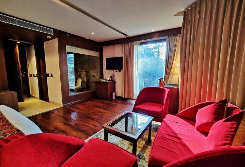 キングサイズベッドのデラックスルーム, Royal Retreat Shimla