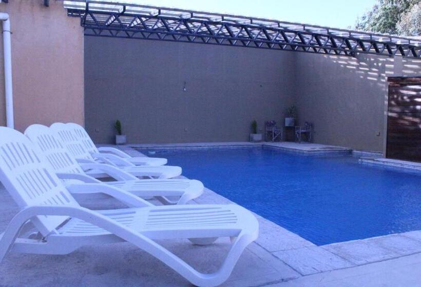 Номер Стандарт, Santa Clarita