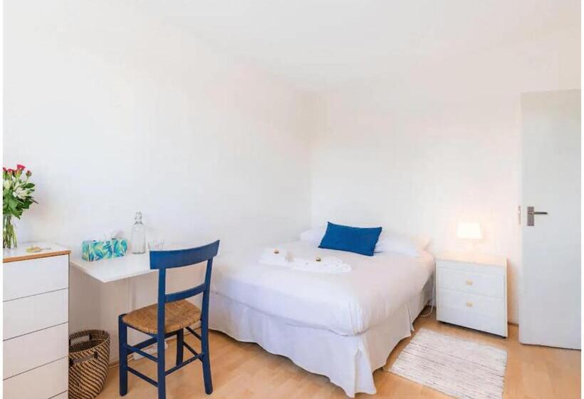 スタンダードルーム, Central London Flat Share