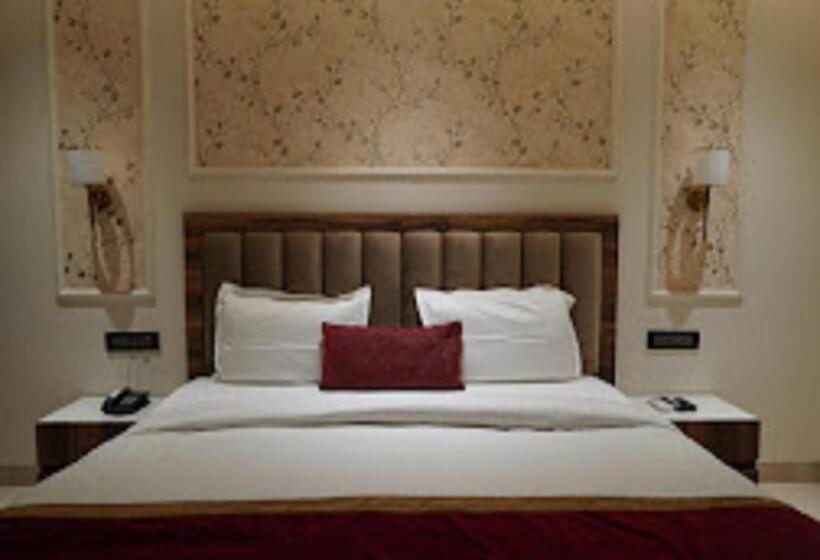 Executive Svit, Royal 9