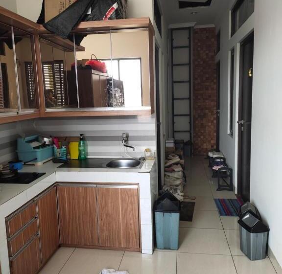 Кровать в Общей Комнате, G15