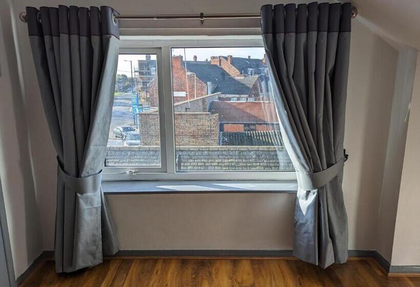 이코노미 룸, Silver City