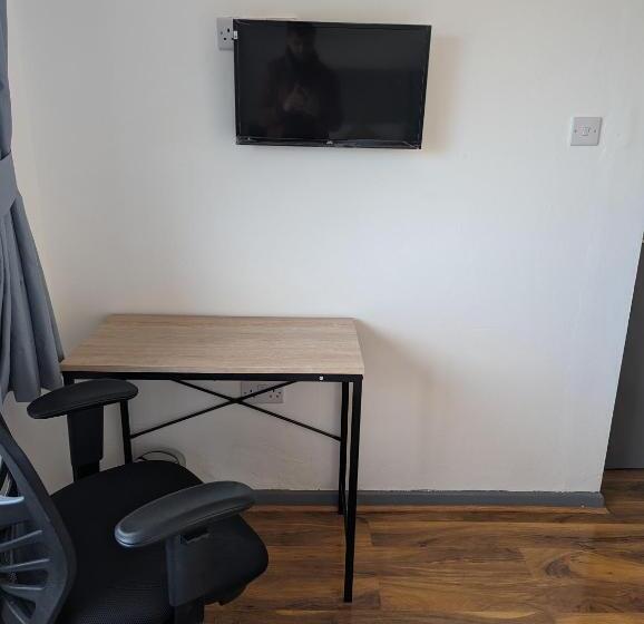 이코노미 싱글 룸, Silver City