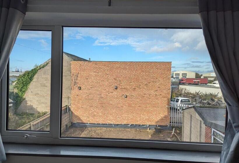 이코노미 싱글 룸, Silver City