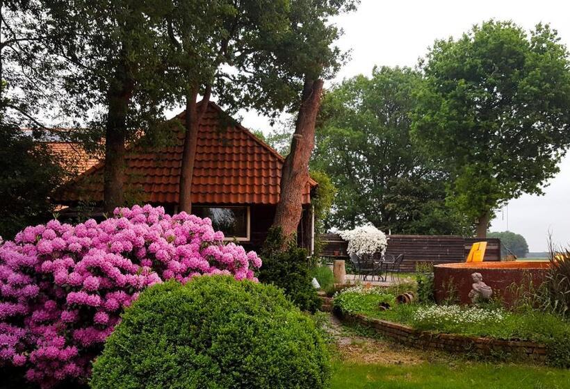 Четырехместный Номер Стандарт Вид на Сад, B&b Villa Artem
