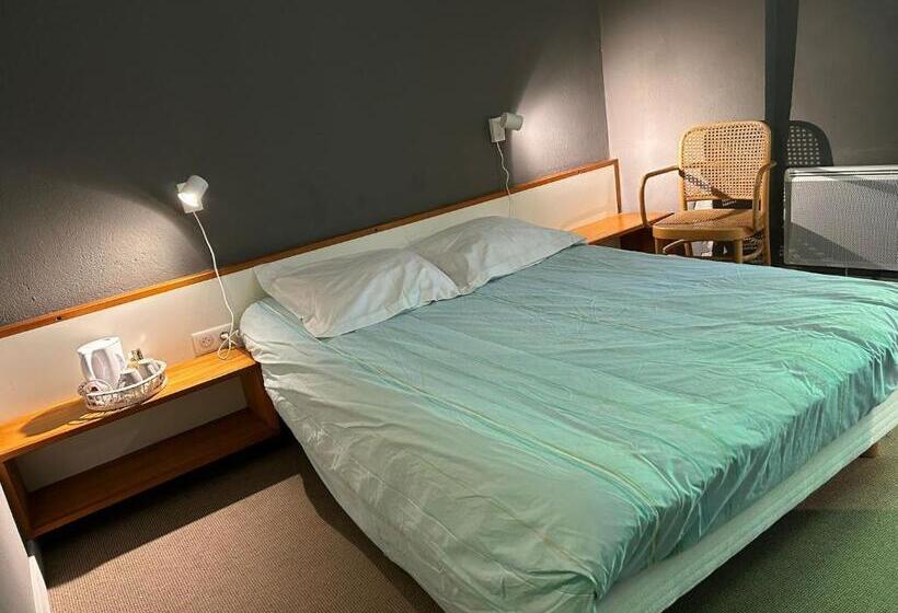 이코노미 룸, Auberge Du Désert