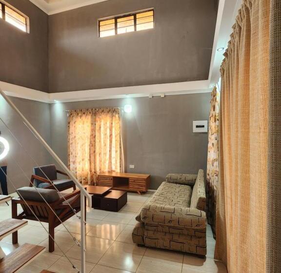 سوییت خانوادگی, Makua Bush