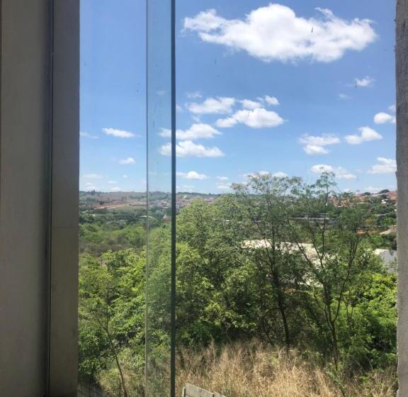 غرفة قياسية فردية, Shalom Flat