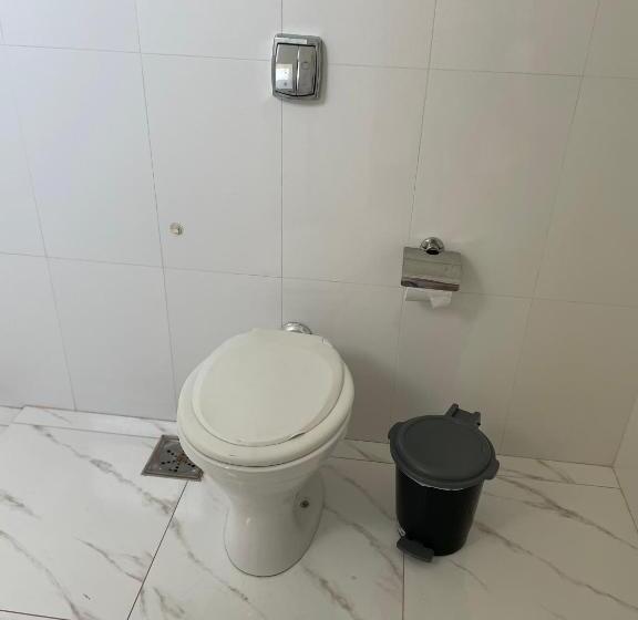 غرفة قياسية رباعية, Shalom Flat