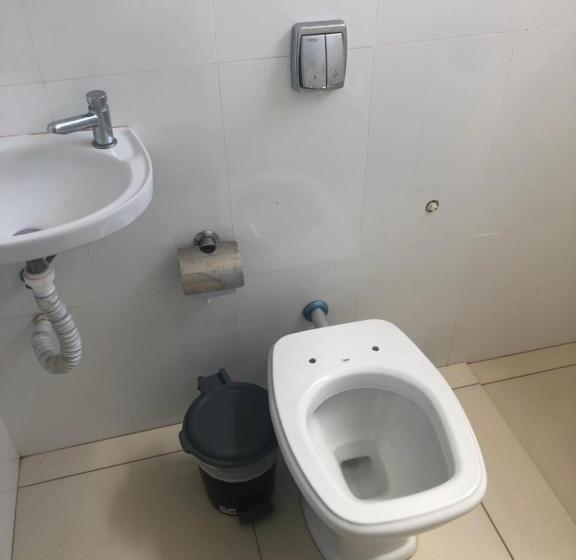 غرفة قياسية رباعية, Shalom Flat