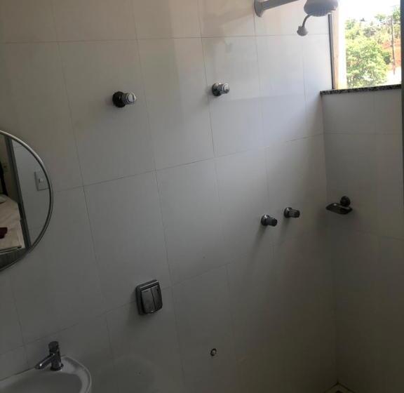 غرفة قياسية رباعية, Shalom Flat