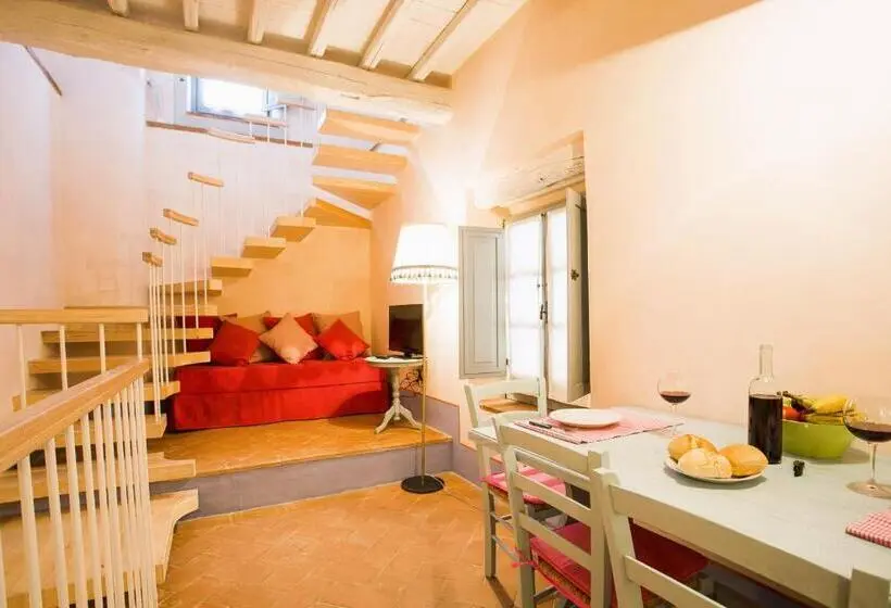 Huoneisto 1 Makuuhuone, Isa Farmhouse With Swimming Pool Just 20 Minutes From Arezzo, Apartments With Panoramic Views