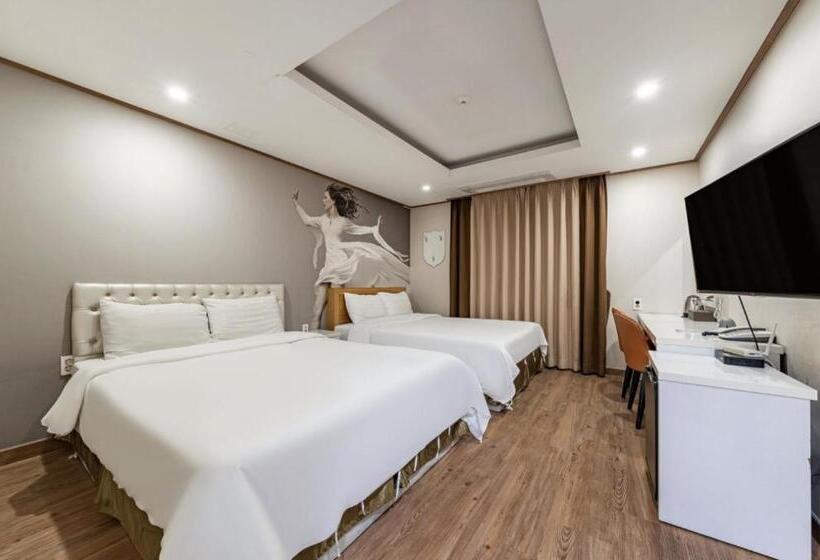 4 Bett Standardzimmer, Rex