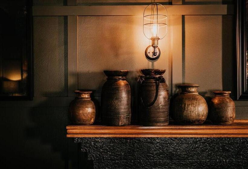 스탠다드 룸 킹사이즈 침대, The Amalfi Minimalist Room 504