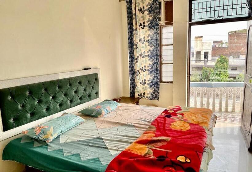 Номер Стандарт с Балконом, Garg Complex Guesthouse