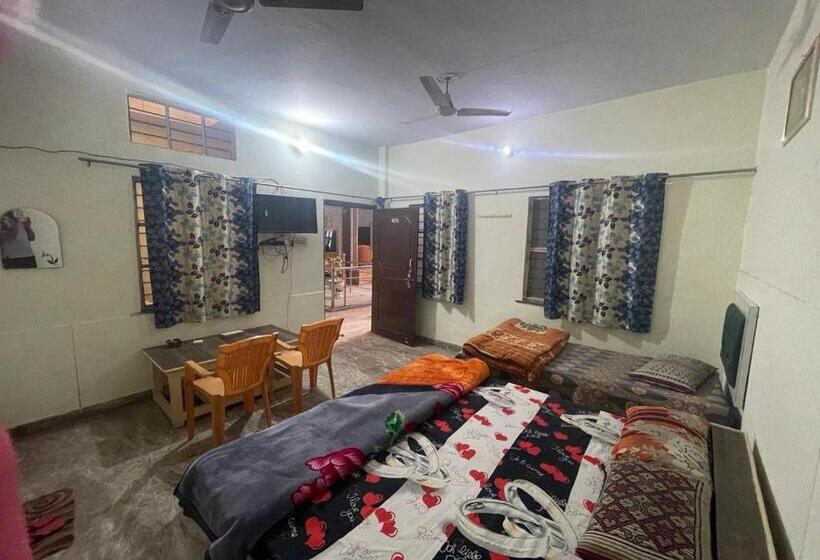 Трехместный Номер Deluxe, Garg Complex Guesthouse