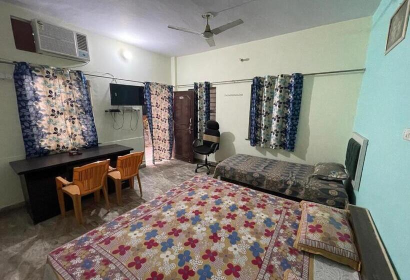 豪华三人间, Garg Complex Guesthouse