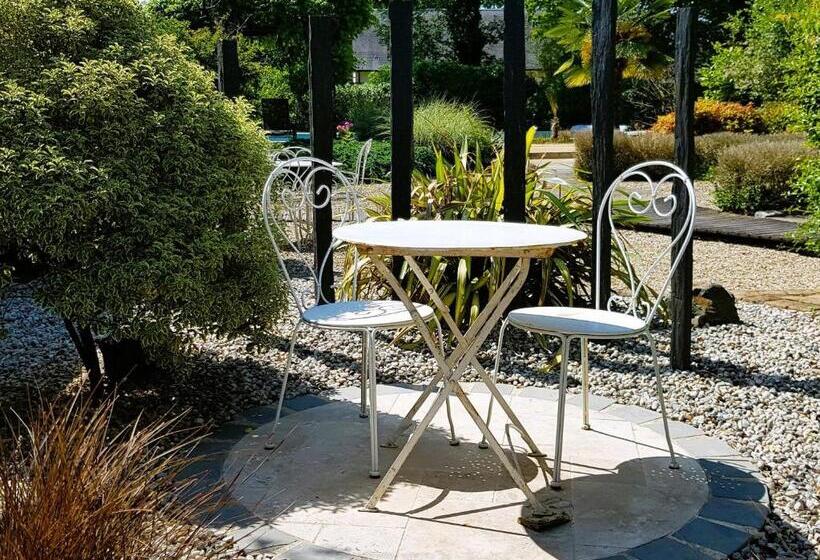 Семейный Номер, Maison D Hôtes Tranquille Près Du Mans Avec Piscine, Jardin, Parking Sécurisé, Et équipements Comple