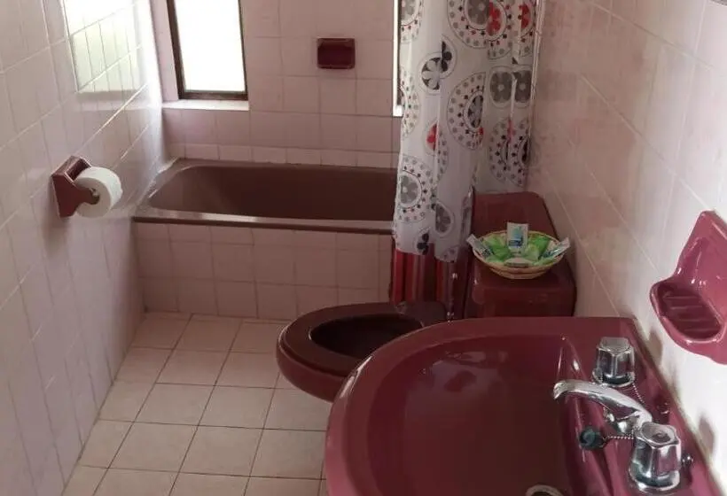 اتاق استاندارد چهار تخته, Hostal La Chacarilla