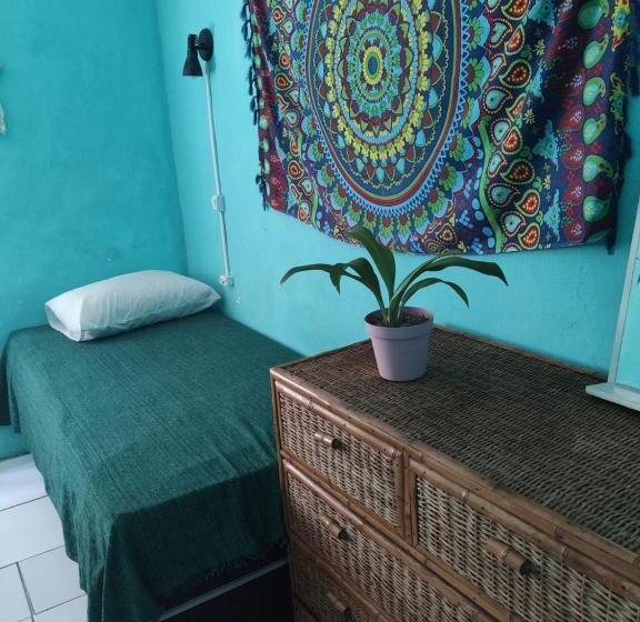 Кровать в Общей Комнате, Raizes Surf And Bar Hostel