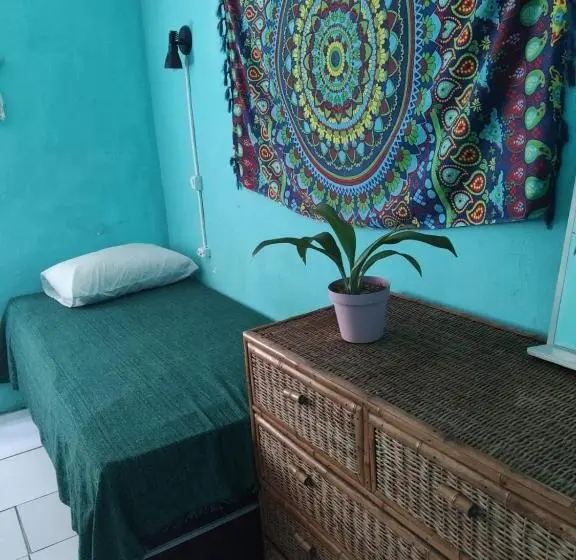 ルームシェアのワンベッド, Raizes Surf And Bar Hostel