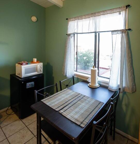 带大床的豪华间, Harmony Motel