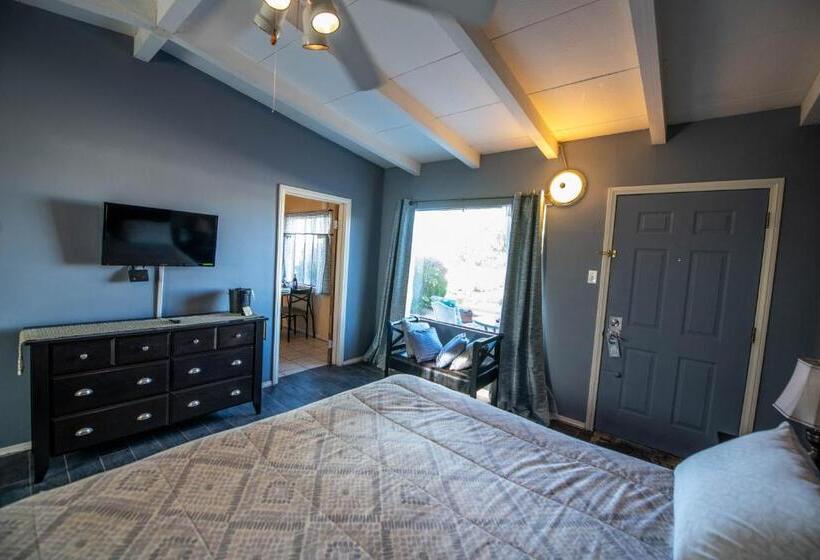 带大床的豪华间, Harmony Motel