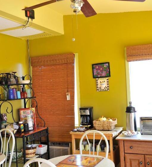 豪华房间, Harmony Motel