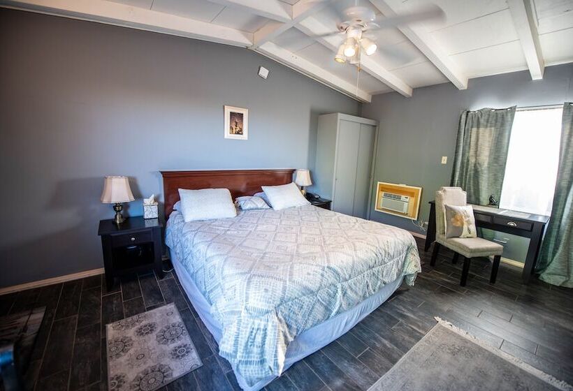 带大床的豪华间, Harmony Motel