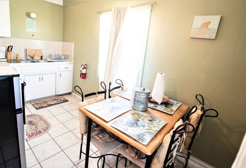 带大床的豪华间, Harmony Motel