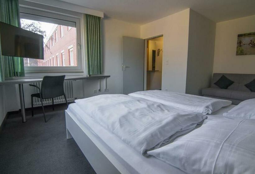 标准间, Adventure Campus