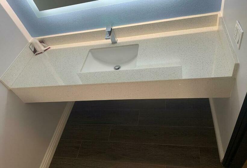 キングサイズベッドのスタンダードルーム, Crescent Inn