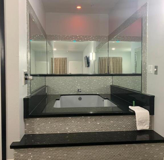 キングサイズベッドのスタンダードルーム, Crescent Inn