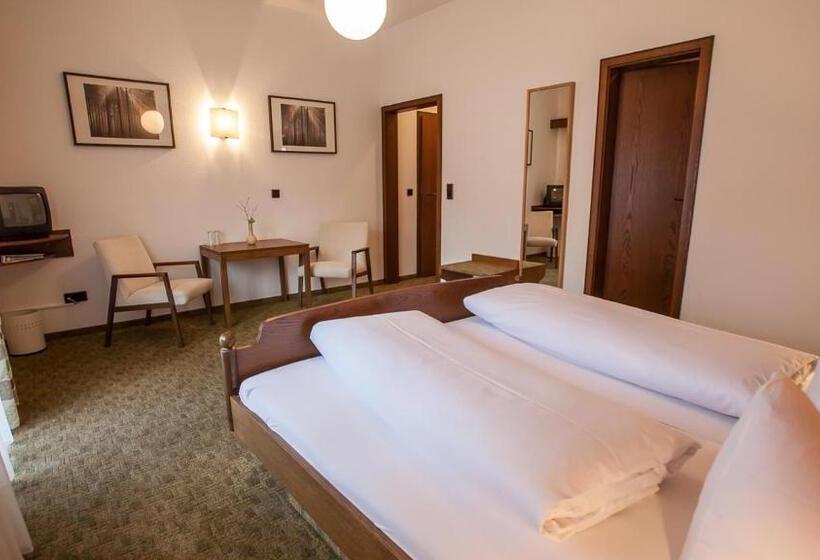 Quarto standard, Gasthaus Zum Hirsch