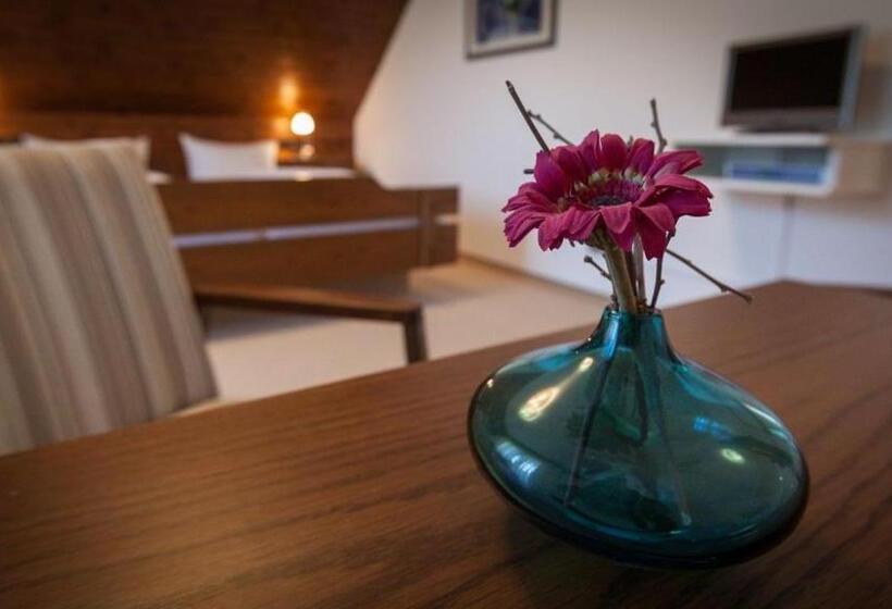 Quarto standard, Gasthaus Zum Hirsch