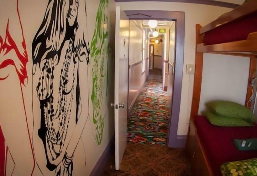 חדר סטנדרט חדר אמבטיה משותף, Green Tortoise Hostel