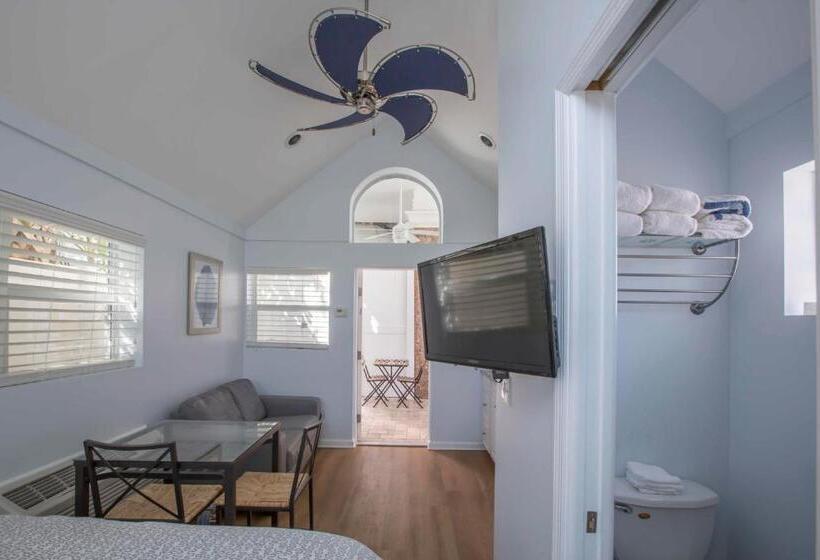 스탠다드 스튜디오, Havana Inn