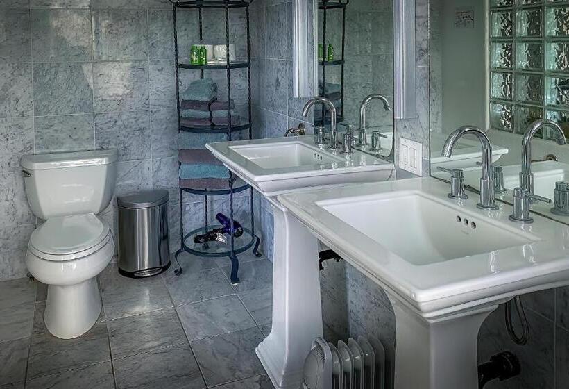 جناح, Rio Sierra Riverhouse