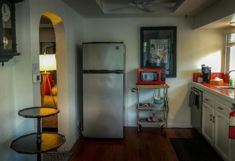 جناح, Rio Sierra Riverhouse