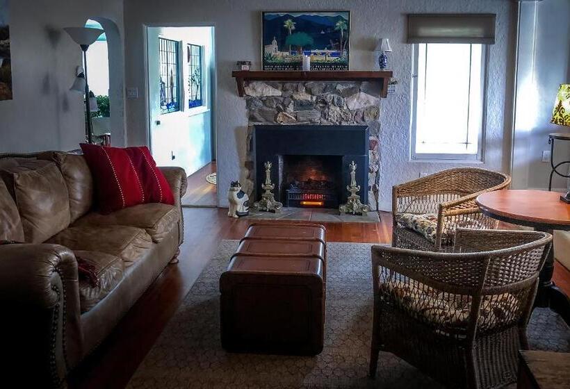 جناح, Rio Sierra Riverhouse