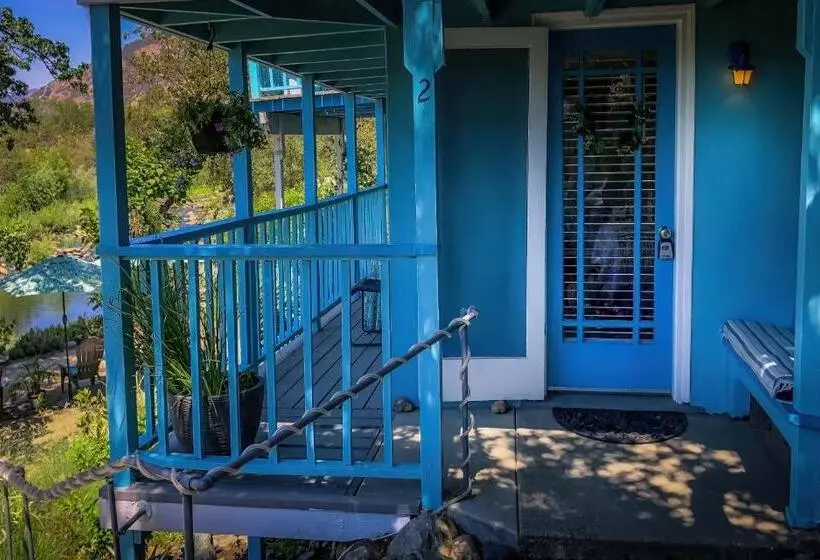 スタンダードスタジオ, Rio Sierra Riverhouse