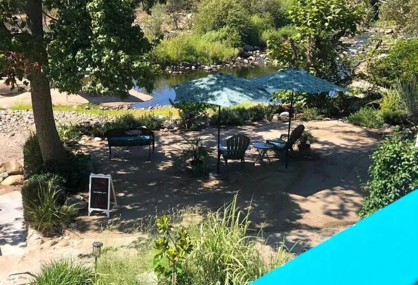 スタンダードスタジオ, Rio Sierra Riverhouse