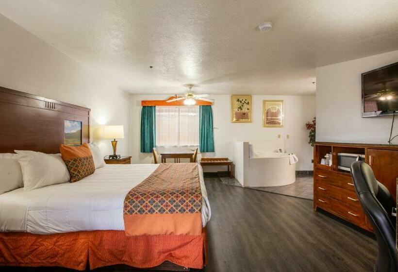キングサイズベッドのスイートルーム, Sandia Peak Inn Old Town Abq, A Howard Johnson By Wyndham