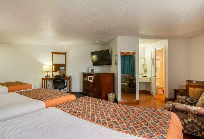 Perhesviitti, Sandia Peak Inn Old Town Abq, A Howard Johnson By Wyndham