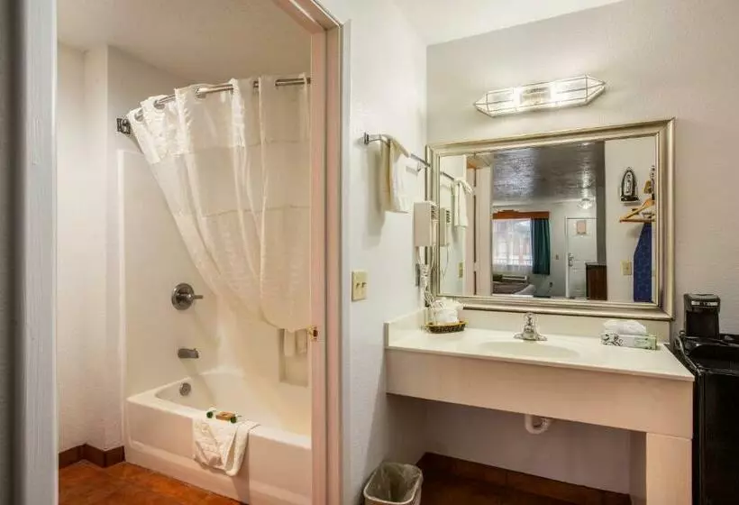 Sviitti King-vuode, Sandia Peak Inn Old Town Abq, A Howard Johnson By Wyndham