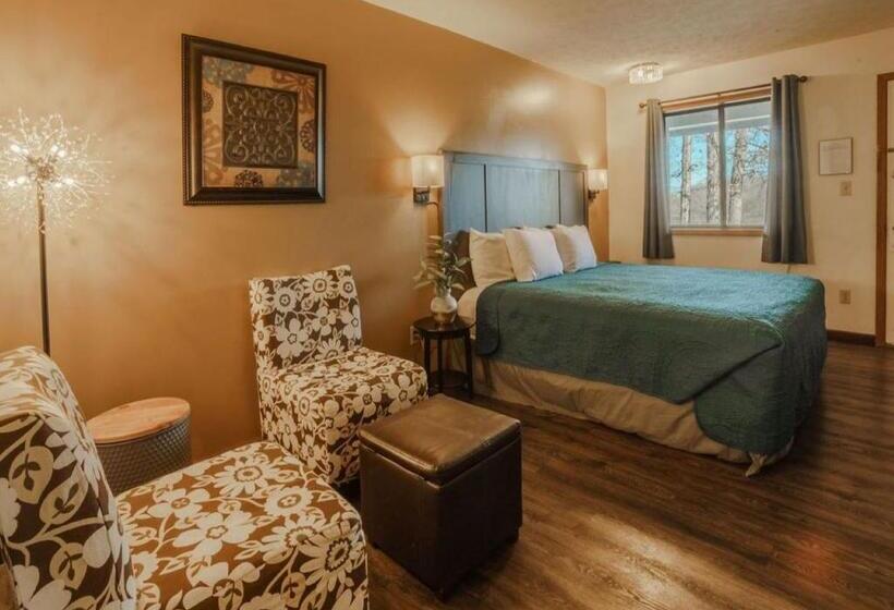 带大床的豪华间, Shady Acre Inn And Suites