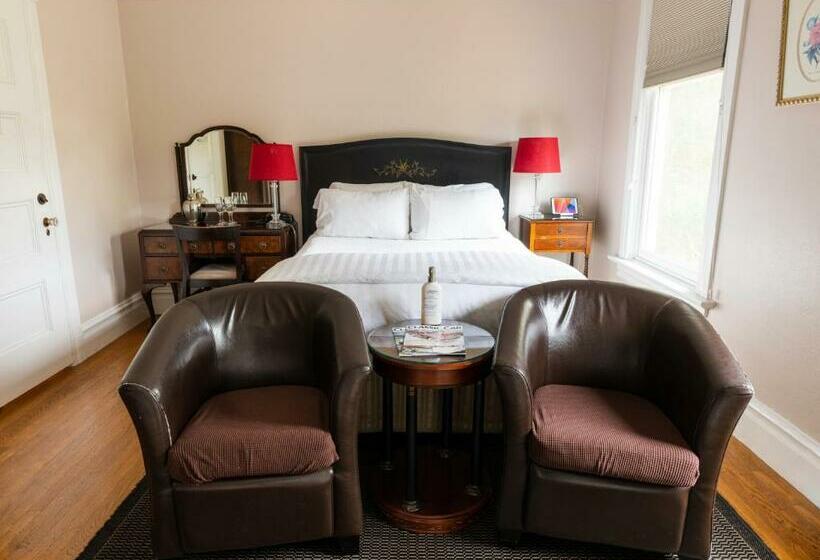 اتاق استاندارد با چشم‌انداز باغ, The Inn On First