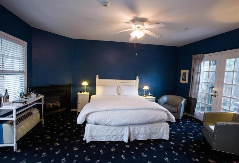 اتاق سوپریور با تخت بزرگ, The Inn On First